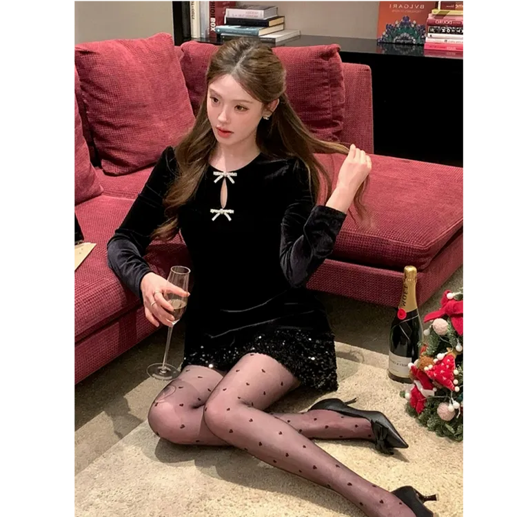 亮片丝绒连衣裙女长袖冬季赫本千金风a字打底短裙生日礼服小黑裙