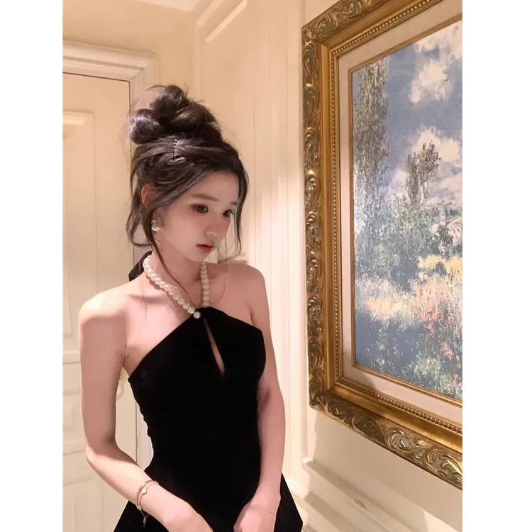 【璀璨人生】珍珠挂脖后背蝴蝶结丝绒连衣裙短裙高级感毛毛外套套装