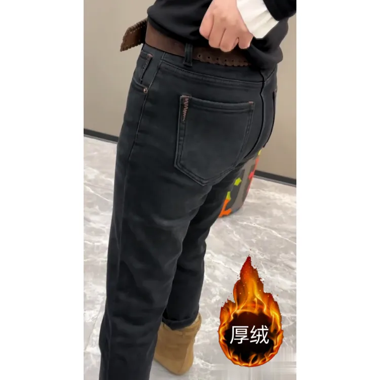 2025大码秋冬加绒加厚高腰显瘦烟管裤女梨型身材窄版直筒牛仔裤子