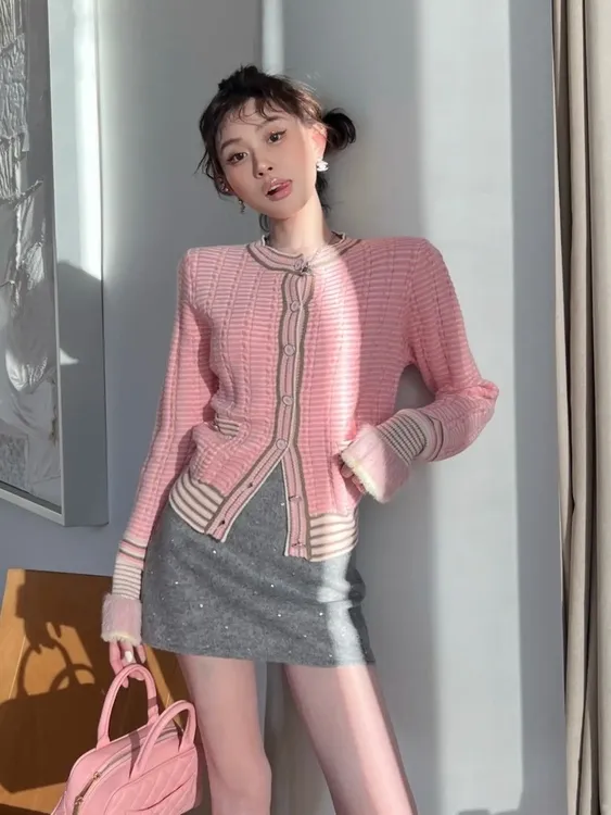 粉色长袖针织开衫女秋氛围感软糯气质小香风高级感巨好看轻熟上衣