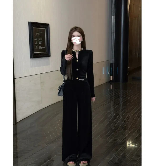 【心动际遇】夜游星光丝绒钉珠圆领闪钻上衣直筒显瘦加绒裤套装