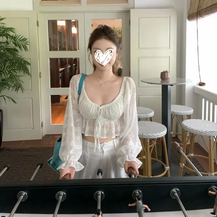 INS风法式显瘦泡泡袖甜美白色高腰短款休闲百搭V领绑带上衣