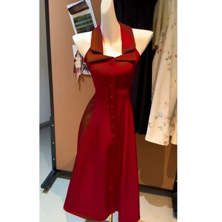 法式气质女神2025夏季新款设计感挂脖无袖连衣裙女气质显瘦长裙