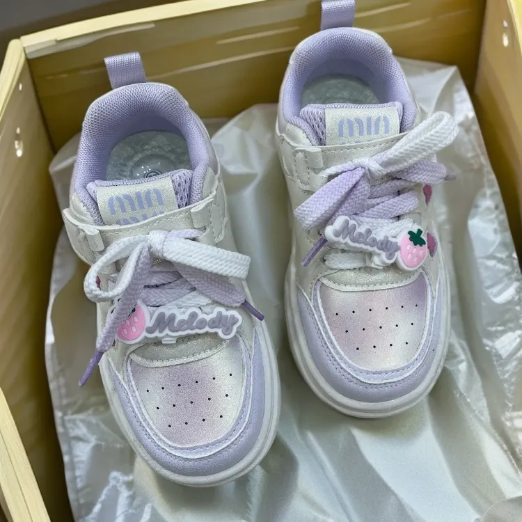 女童鞋子秋冬草莓装饰鞋中童运动鞋儿童小白鞋青少女草莓板鞋