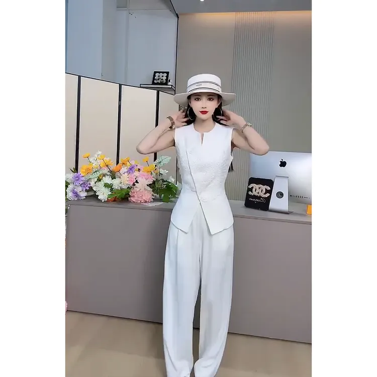 轻奢高级感套装女夏2025新款时尚无袖马甲上衣短裤两件套修身显瘦