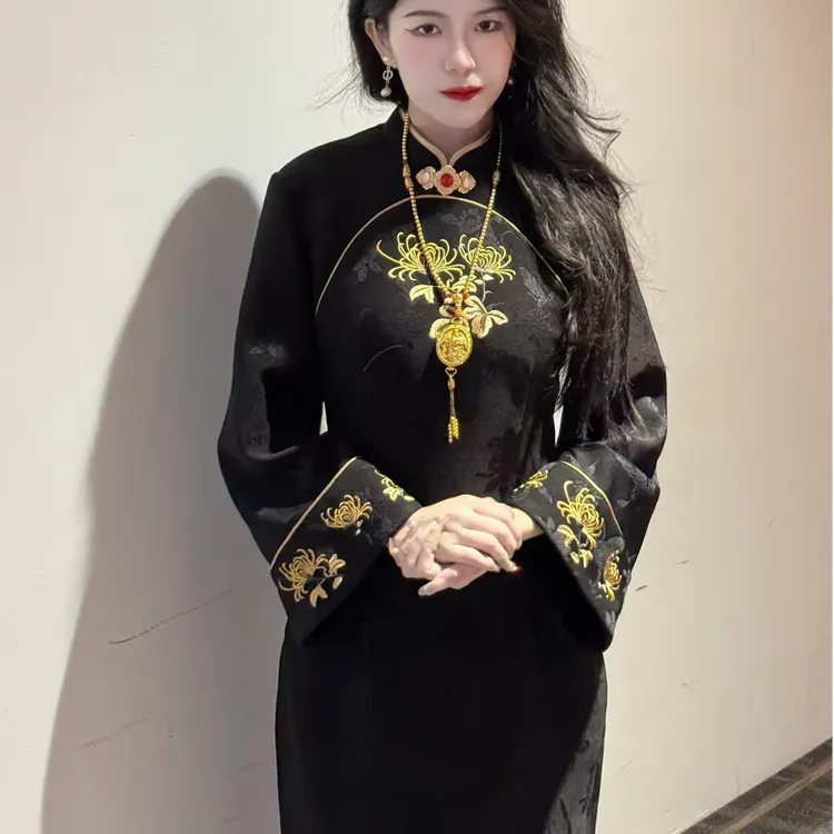 LHMknk1画报夫人原创新中式高级过年旗袍 明制改良金菊刺绣黑色
