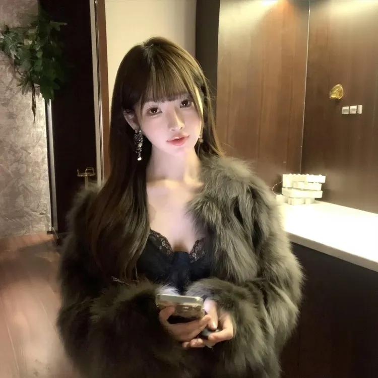 人造皮草 环保皮草外套女2025冬季气质名媛年轻款仿狐狸毛毛大衣