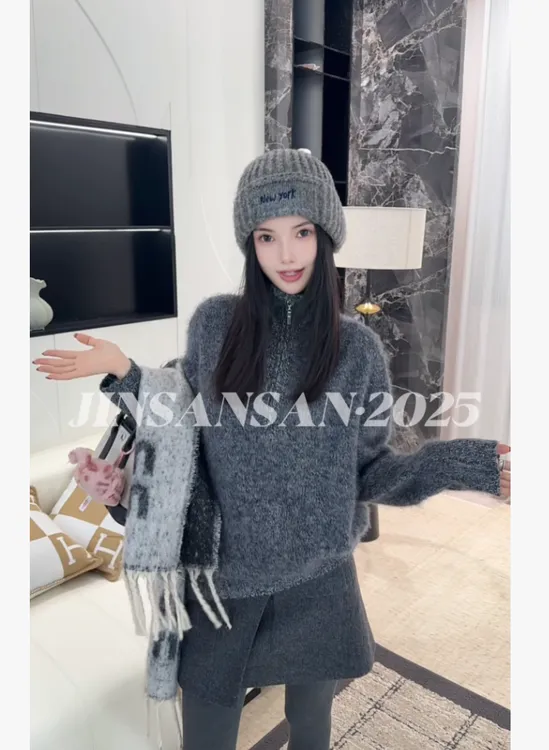 金三三【温柔出圈​】2025冬季新款羊毛拉绒立领休闲羊毛衫H6671