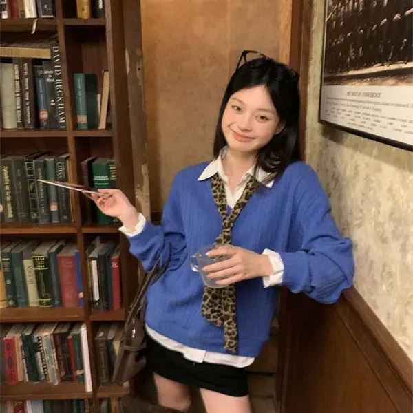 克莱因蓝假两件麻花翻领毛衣女2025秋冬新款百搭宽松软糯针织上