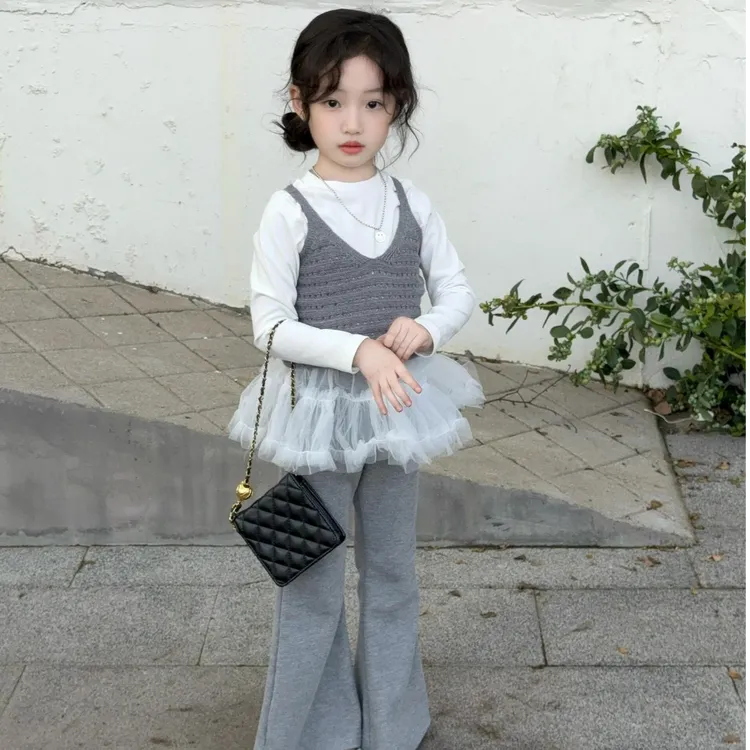 小言-2025新款女童秋季韩系镂空针织马甲华夫格喇叭裤套装洋气