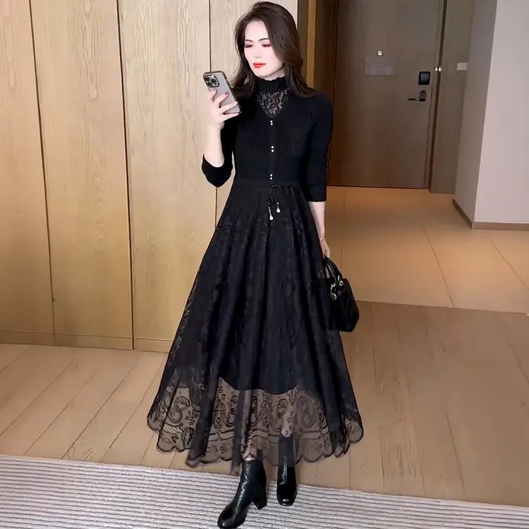 拉夏贝尔针织蕾丝连衣裙2025秋新款百搭中长款收腰打底毛衣裙