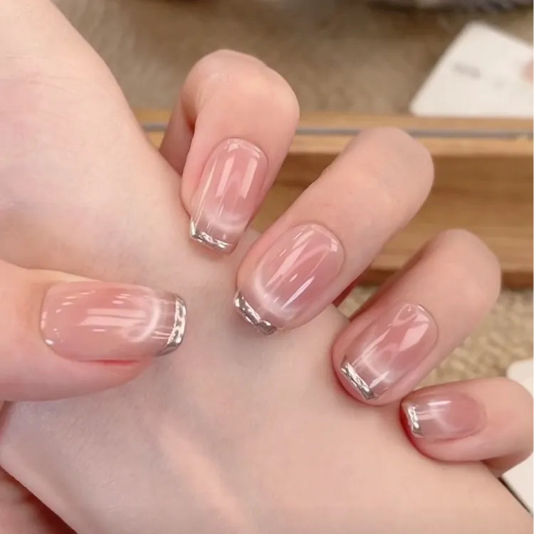 金枝玉叶-裸色猫眼手工穿戴甲温柔纯欲法式千金溜边显白网红美甲