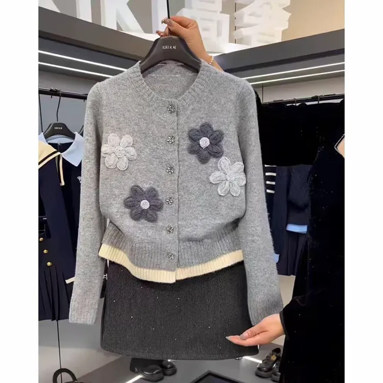 高级感灰色小香风花朵毛衣亮片半身裙两件套女秋冬洋气减龄套装