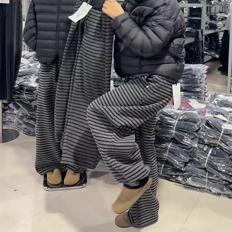 2025冬季新款抽绳仿羊绒条纹加绒加厚阔腿裤女宽松设计感弯刀长裤
