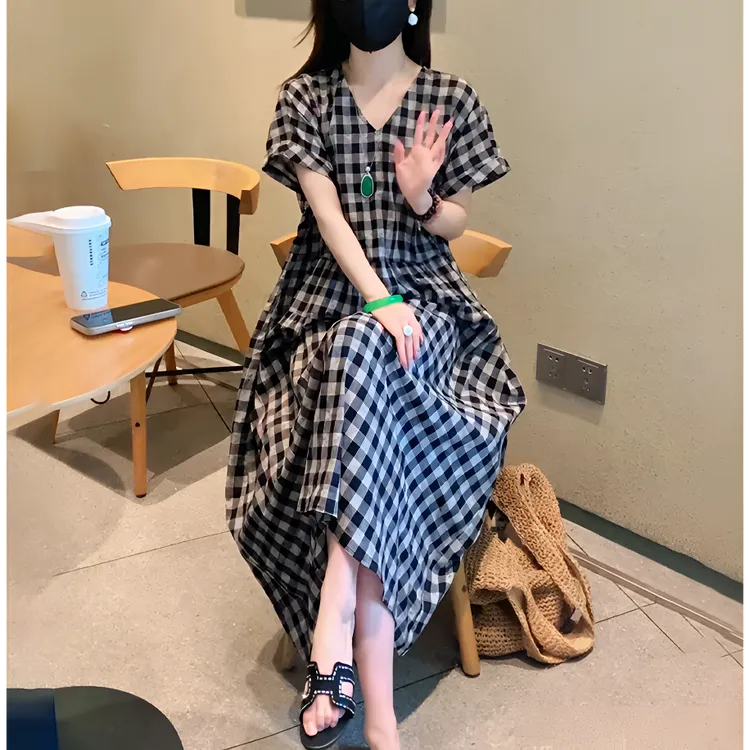 韩版气质V领格子连衣裙女2026夏季新款大码新疆旅游必备裙子