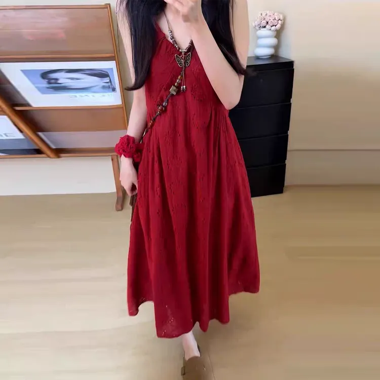 吊带连衣裙子女秋季2025新款爆款显瘦百搭绝美巨好看海边度假长裙