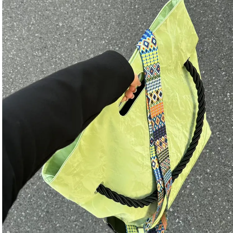 贵宝的包通勤2025新款宽松小众高级感托特男女时尚大容量斜挎包