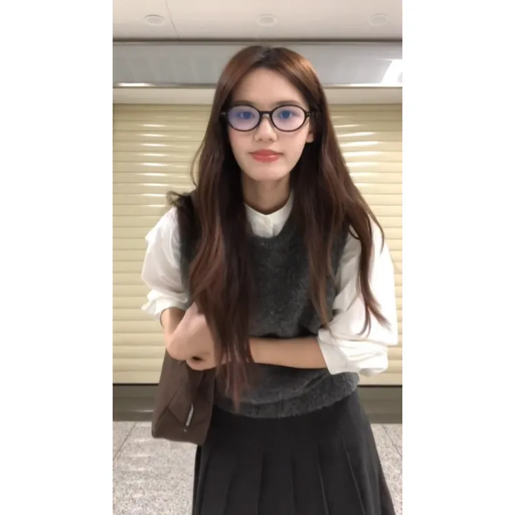 MARIE.COCO秋冬巨好看学院风穿搭衬衫叠穿针织背心半身裙气质套装