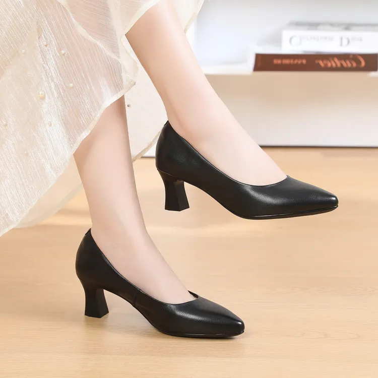 100%真皮软底女鞋超轻小皮鞋软面鞋子配裙子上班尖头百搭气质单鞋