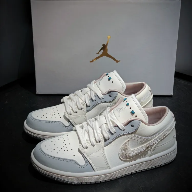 【滔搏爆款】耐克Nike女鞋AIR JORDAN 1复古运动篮球鞋白IH7323-100