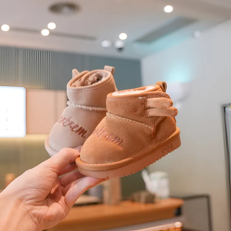 学步鞋婴儿雪地靴冬季加绒加厚男宝棉鞋软底女宝宝学步鞋儿童鞋子