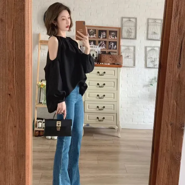 【黑金派对】气质法式露肩衬衫设计感牛仔裤开春套装显瘦气质上衣