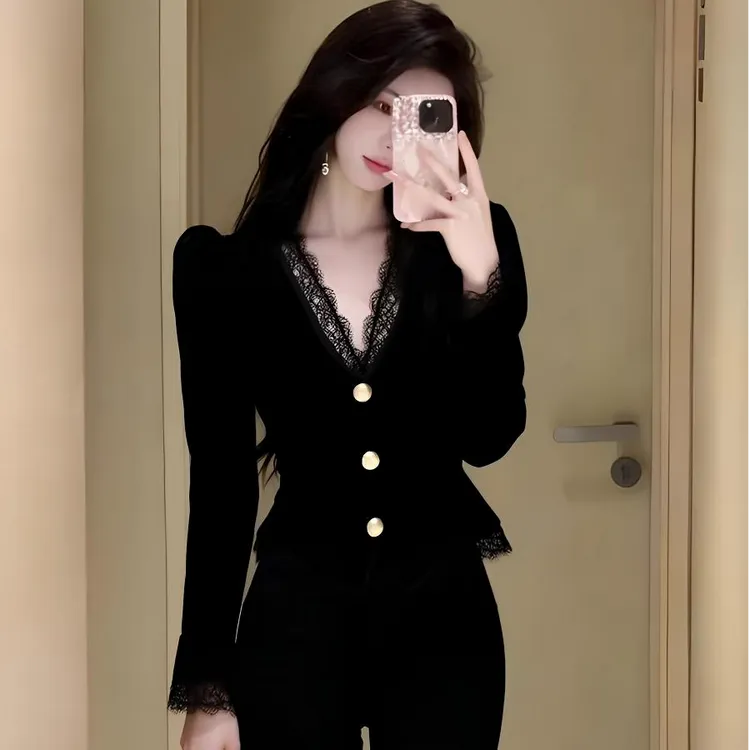 黑色蕾丝丝绒衬衫女秋冬新款法式赫本风V领排扣设计感漂亮上衣潮