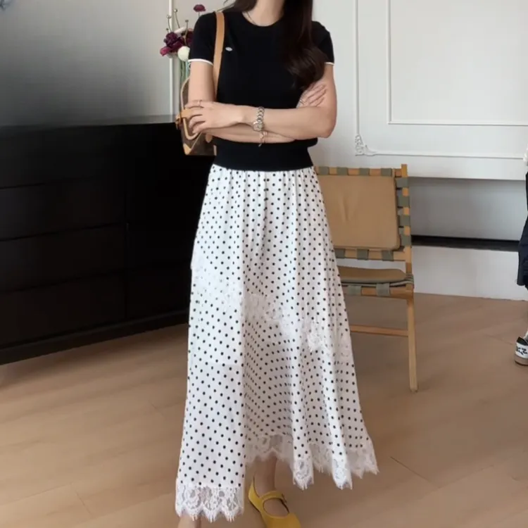 春季休闲百搭色后背镂空针织短袖+百搭半身裙LK2502361