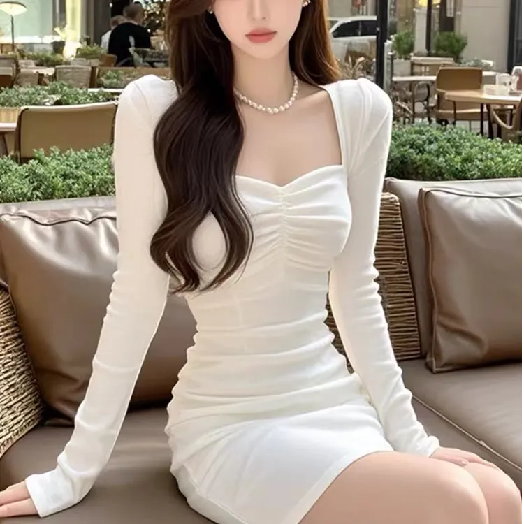 新款法式名媛风白色方领长袖连衣裙女气质高级感收腰显瘦包臀短裙