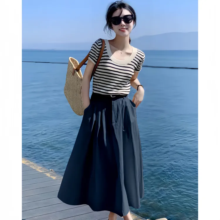 2025年夏季新款高腰小个子休闲百搭半身裙子搭配条纹大U领针织衫