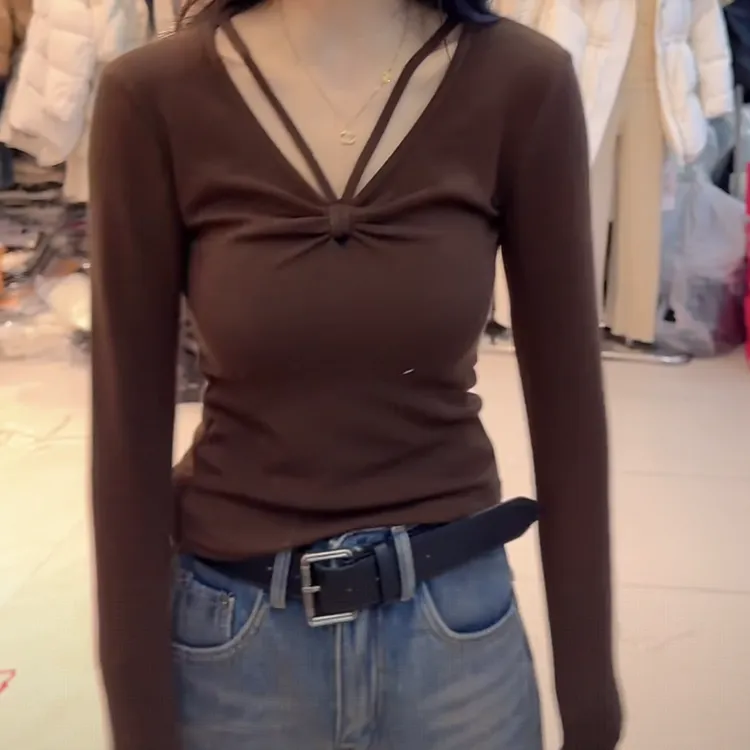 设计感褶皱修身型V领长袖打底T恤女秋冬新款内搭百搭显瘦纯色上衣