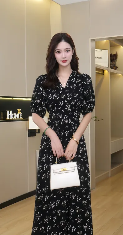 【东京夜色】2025夏季新款碎花法式气质显瘦高级感中长款连衣裙