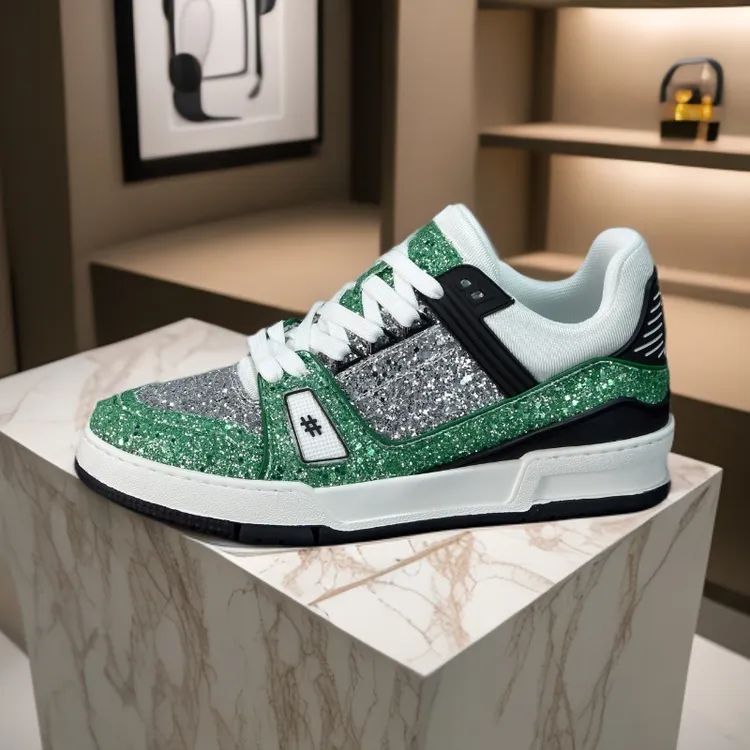 青少年时尚板鞋2025新款爆款秋季百搭透气低帮拼色潮流轻奢板鞋男