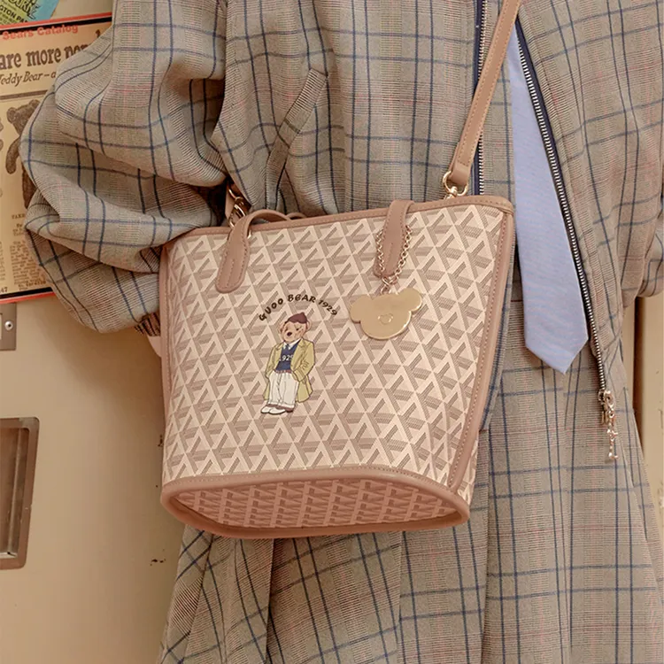 GUOOBEAR古家小熊印花手提托特包2025新款温柔奶杏单肩斜挎包包女