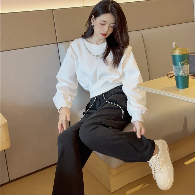 法式设计感圆领白色短款卫衣女套装秋季新款休闲风阔腿卫裤两件套