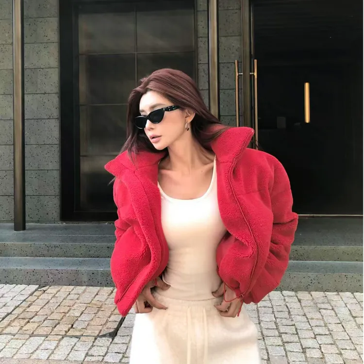 婉君【圣诞红羽绒】“摇粒绒”90白鸭绒“立领红色羽绒服LWJ25D4C3754