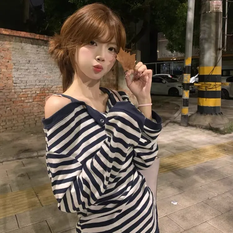 韩系撞色条纹假两件一字肩长袖t恤女秋季穿搭温柔风慵懒露肩上衣
