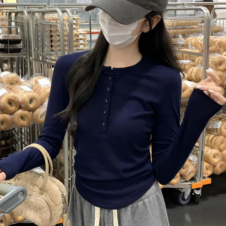 藏青色早秋美式修身圆领纽扣褶皱打底衫设计感长袖T恤女上衣ins