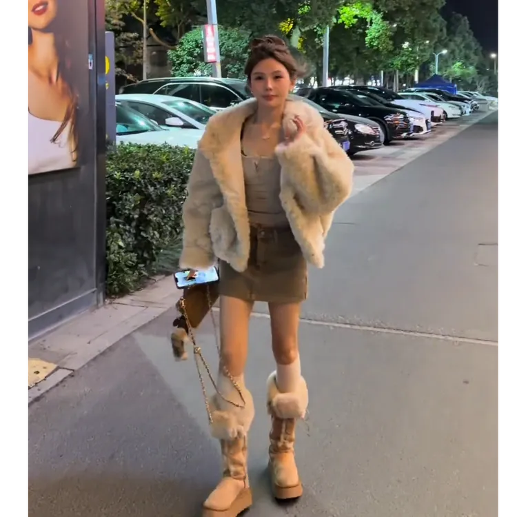 超火一整套2025秋冬新款保暖甜美减龄短款连帽外套短裙两件套