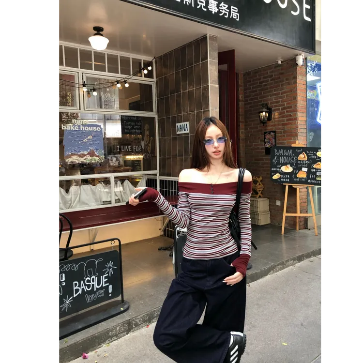 复古条纹拼接一字肩露肩修身长袖上衣女秋季设计感打底t恤B1587