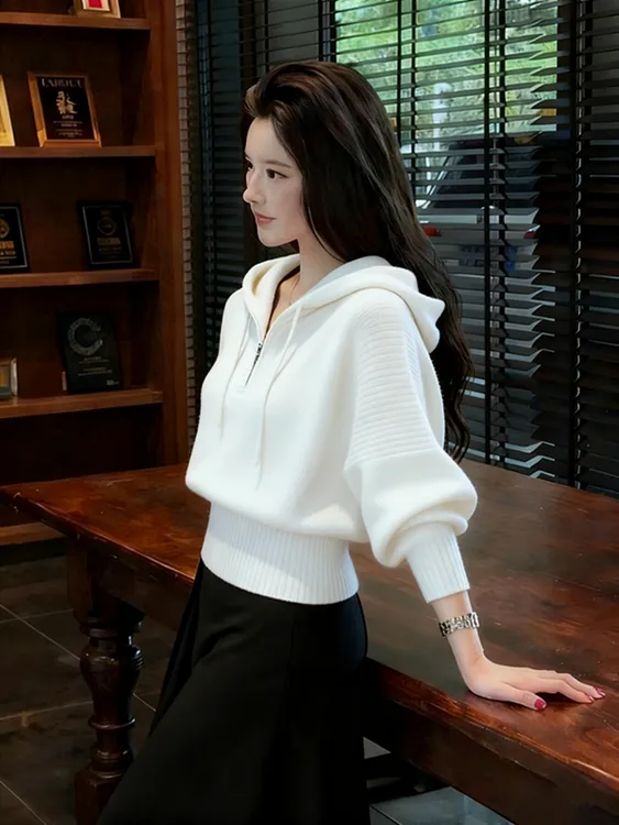2025秋冬新款老钱风连帽半拉链白色针织衫女花纹时尚设计感毛衣
