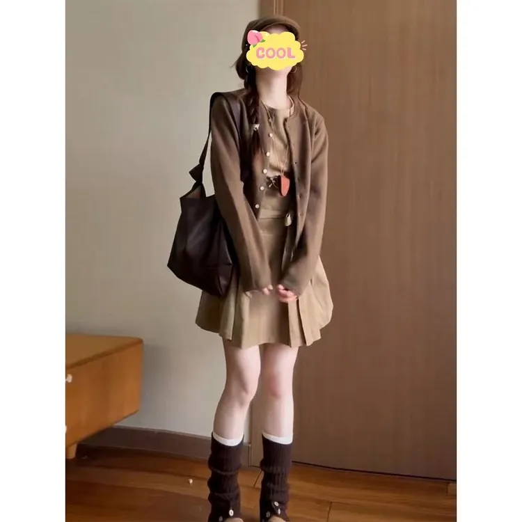 大码美拉德风法式气质开衫背心显瘦百褶裙套装
