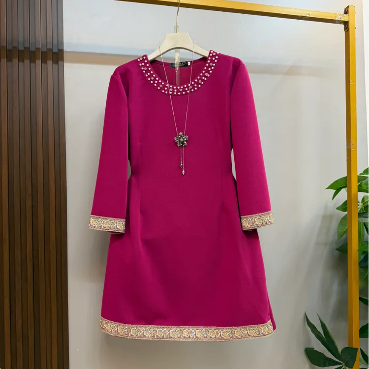 新款大码女装时尚洋气重工圆领高级纯色民族风显瘦连衣裙