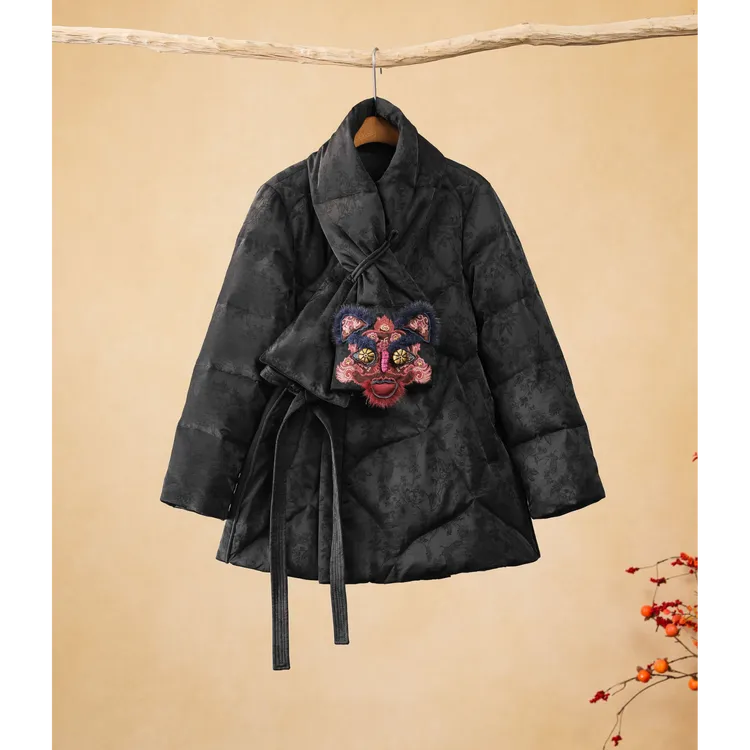 千椿物喜《月隐》提花刺绣斜襟绑带围巾两件套羽绒服255133