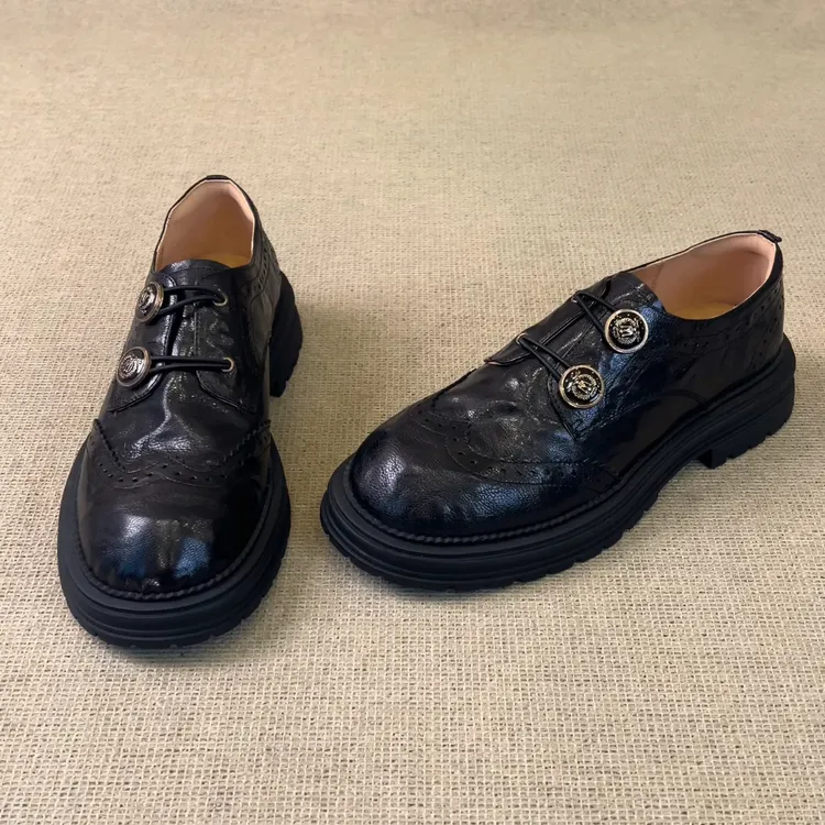 RubyL/3.5cm复古英伦风布洛克徽章百搭圆头浅口厚底粗跟单鞋女款