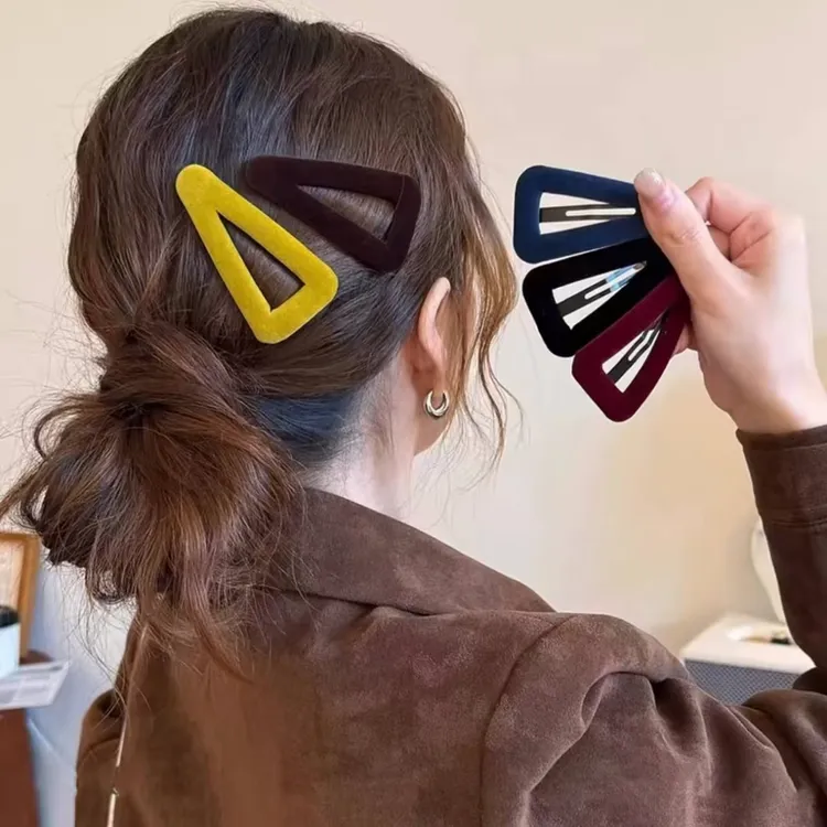 豆子优选-高级感复古时尚丝绒三角发夹  DZ880M98917
