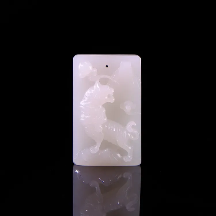 福璐百泽《虎啸风生》和田玉白玉雕刻老虎牌（可赠定制链）