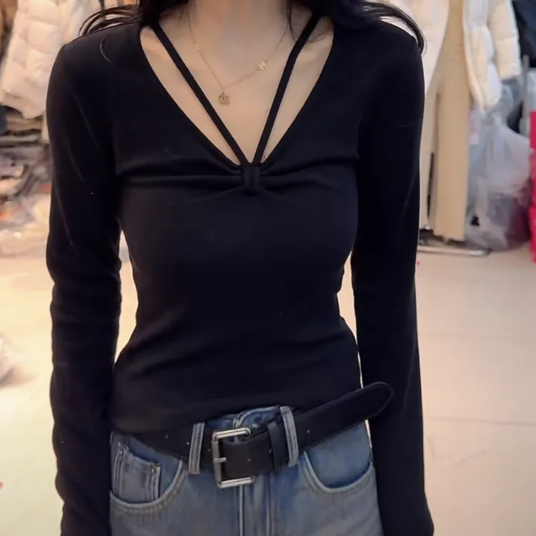 设计感褶皱修身型V领长袖打底T恤女秋冬新款内搭百搭显瘦纯色上衣