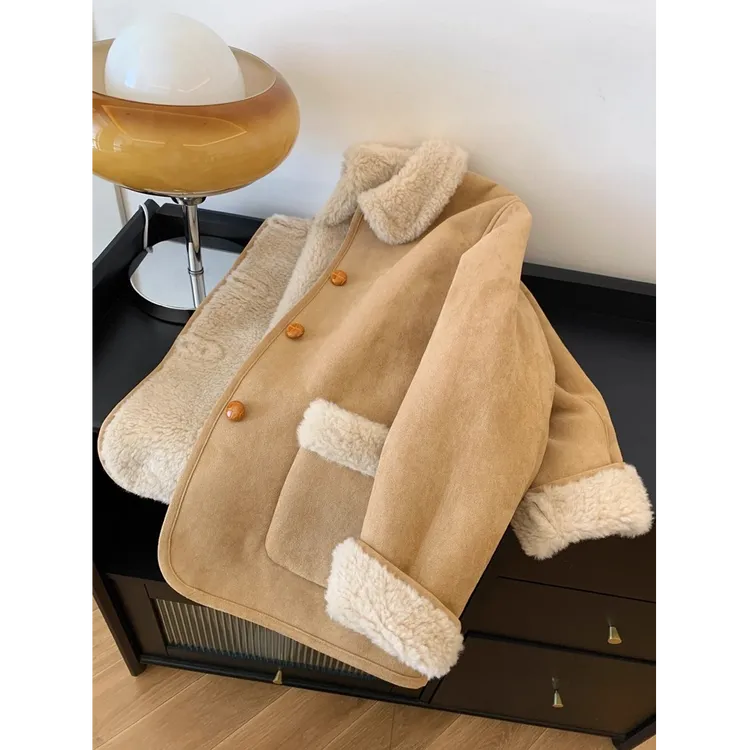 设计感拼接翻领短款外套女冬季2025新款复古洋气显瘦皮毛一体上衣