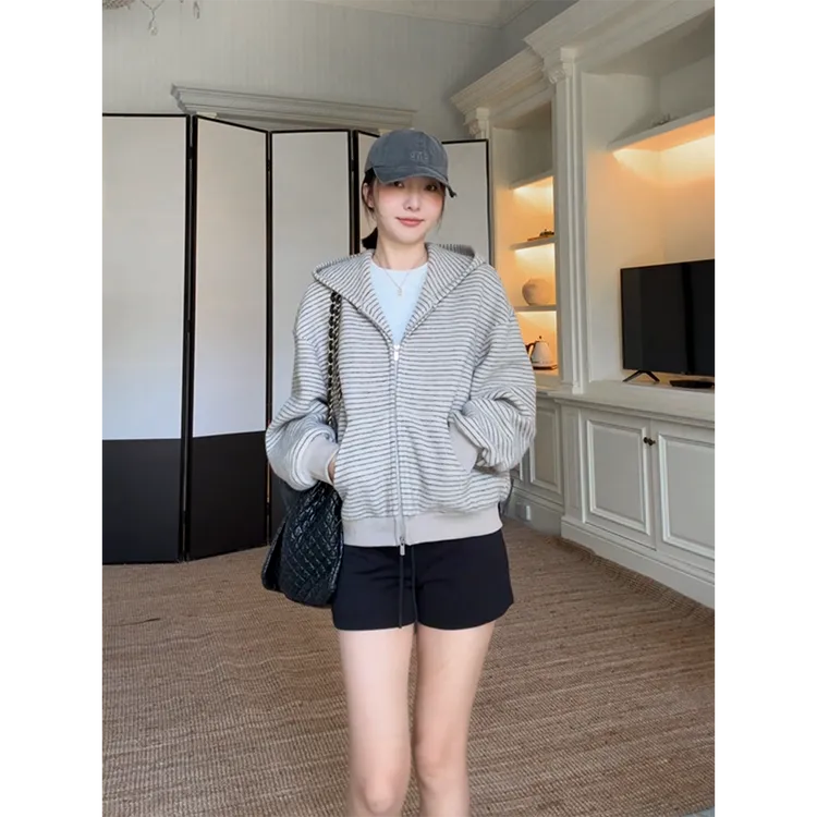 郭九九呢 条纹宽松显瘦绒感连帽卫衣外套休闲简约短裤 G925T15161